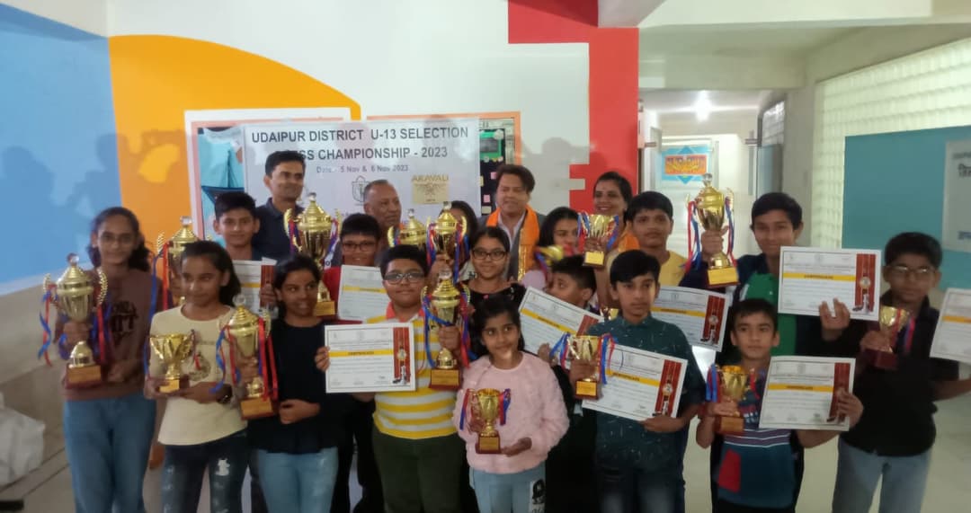 उदयपुर ज़िला U-13 शतरंज प्रतियोगिता में पार्श्व परमार व अद्विका सरूपरिया विजेता और मेहूल पालीवाल व भव्या माहेश्वरी बने उपविजेता